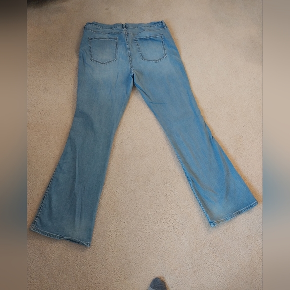 Oldnavy 16 regular micro flare midrise - Picture 3 of 3